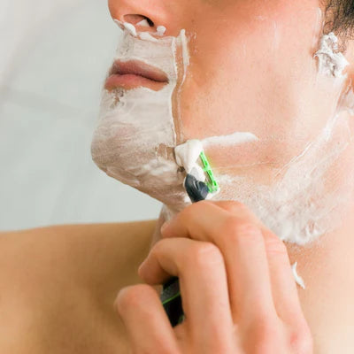 Afeitarse con agua fría o caliente: ¿Cuál es la mejor opción?